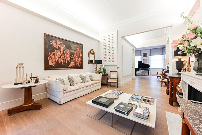 3 Bedroom Flat To Rent In Eaton Place, London, SW1X