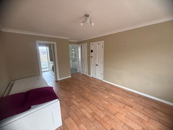 Studio To Rent In Station Road, New Barnet, London, EN5