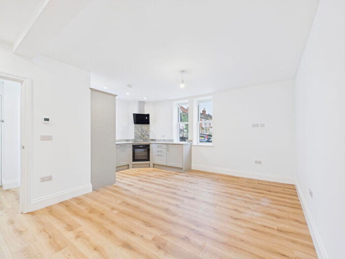 1 Bedroom Flat For Sale In Chessel Street, The Chessels, Bristol, BS3