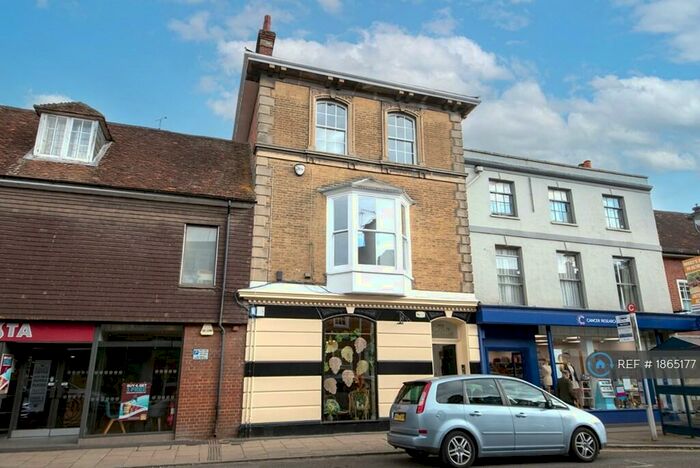 2 Bedroom Flat To Rent In High Street Alton, Alton, GU34
