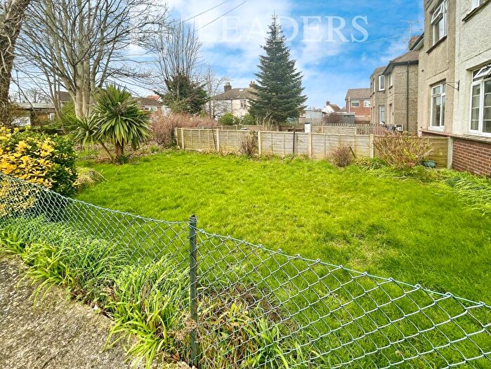 2 Bedroom Apartment To Rent In Highfield Gardens, PO22
