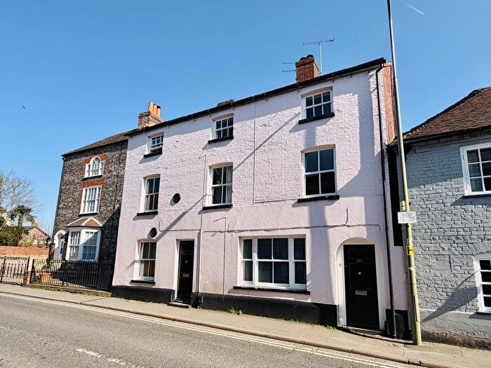 2 Bedroom Flat For Sale In St. Marys Street, Wallingford, OX10