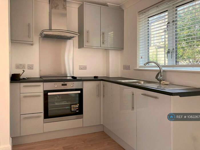 2 Bedroom Flat To Rent In Old Ford Road, London, E3