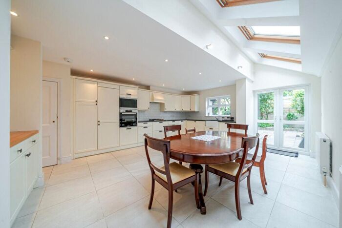 4 Bedroom House To Rent In Salcott Road, Battersea, London, SW11
