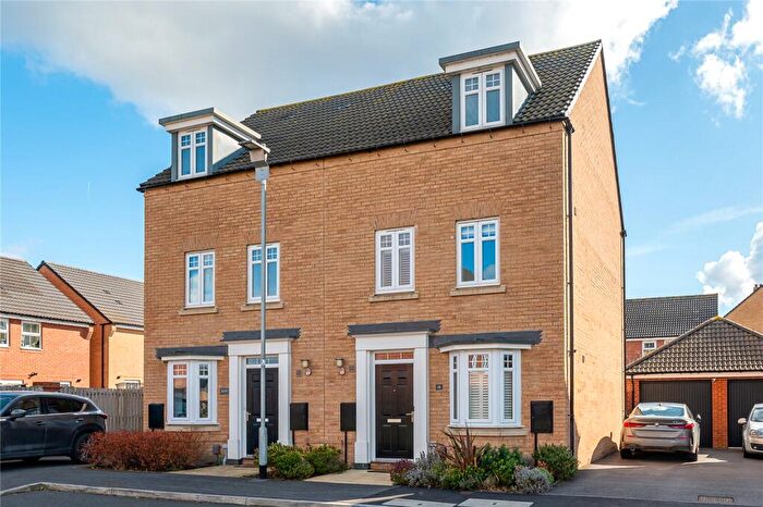 4 Bedroom Semi-Detached House For Sale In Sandbeck Close, Wetherby, LS22