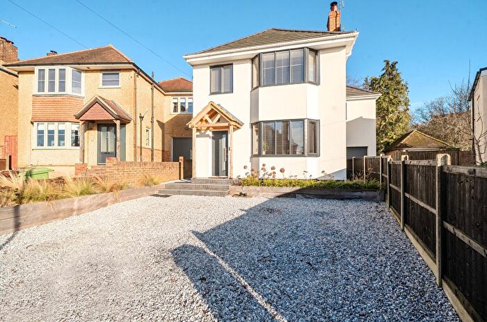 4 Bedroom Detached House For Sale In Highfield Gardens, Aldershot, Hampshire, GU11