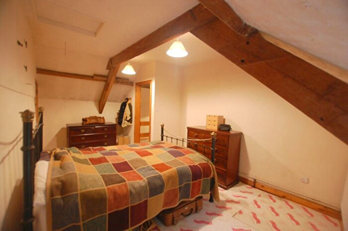 2 Bedroom Detached House For Sale In Llangadog Carmarthenshire, SA19