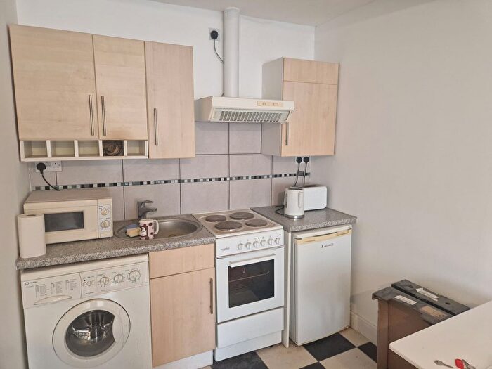 1 Bedroom Studio To Rent In Kings Road, St Albans, AL2