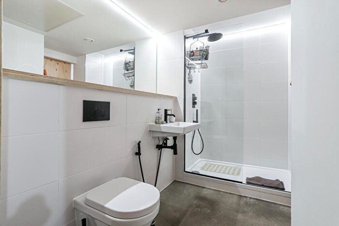 1 Bedroom Flat For Sale In Aire Lofts, Happy Walk, Leeds, West Yorkshire, LS9