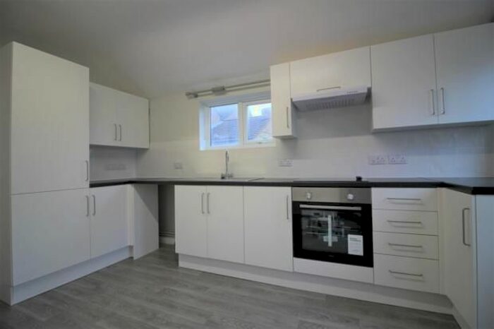 2 Bedroom Flat To Rent In Castle Road, Bedford, MK40