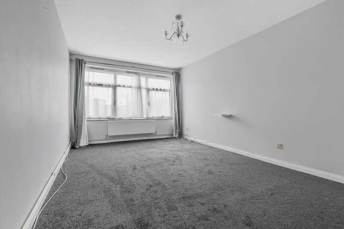 2 Bedroom Apartment To Rent In Grafton Close, Whitton, TW4