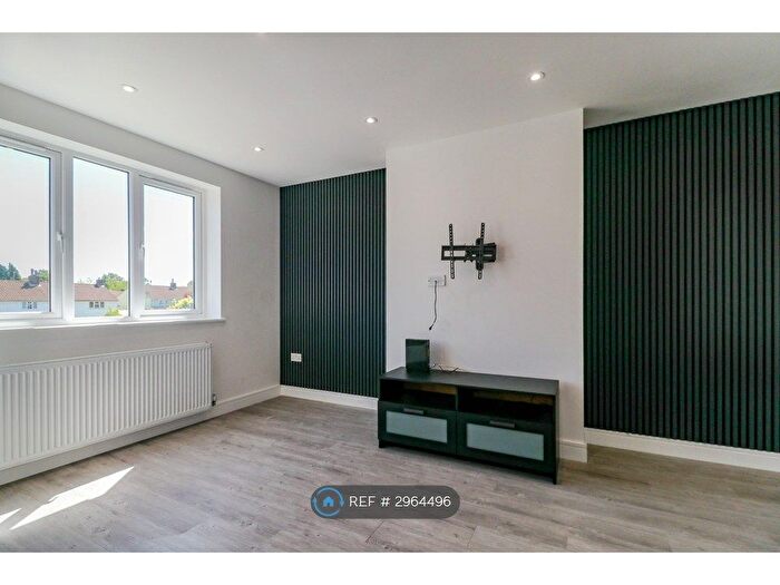 2 Bedroom Flat To Rent In Crawford Road, Hatfield, AL10
