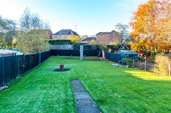 2 Bedroom Detached Bungalow For Sale In Hall Avenue, Rushden, NN10