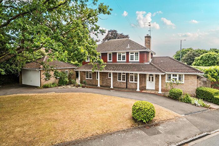 5 Bedroom Detached House For Sale In The Binghams, Maidenhead, SL6