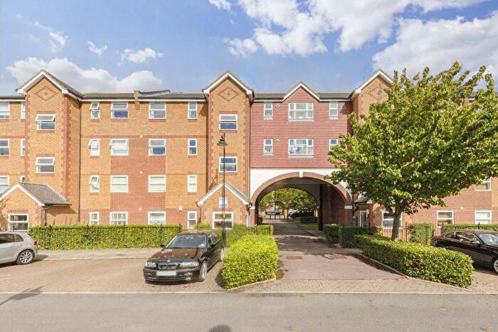 2 Bedroom Flat To Rent In Molyneux Drive, Tooting, SW17