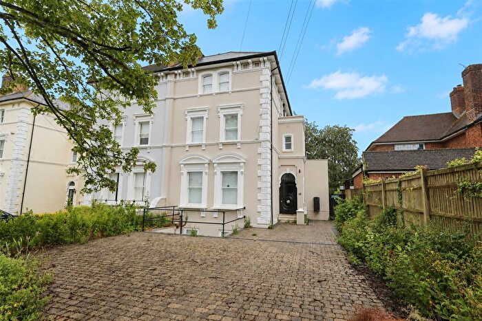 2 Bedroom Flat To Rent In St Johns Road, Sevenoaks, TN13