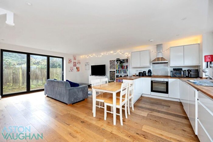 3 Bedroom End Terrace House To Rent In Woodbourne Avenue, Brighton, BN1