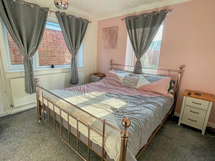 2 Bedroom Detached Bungalow To Rent In The Lings, Armthorpe, Doncaster, DN3