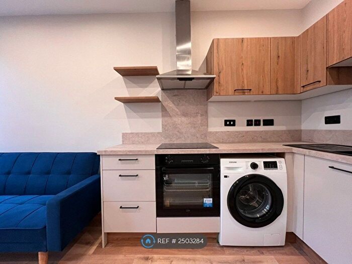 1 Bedroom Flat To Rent In The Headrow, Leeds, LS1