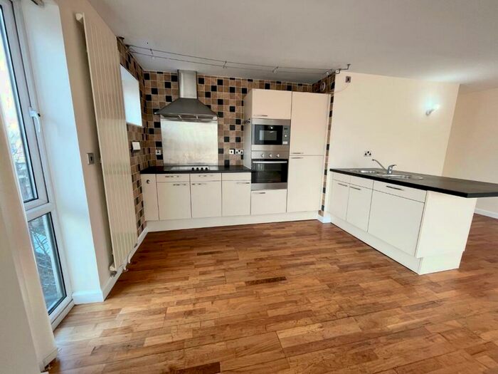2 Bedroom Flat To Rent In Longfield Centre, Prestwich, Manchester, M25
