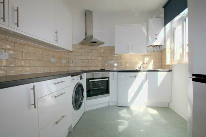 2 Bedroom Flat To Rent In Chapter Road, NW2