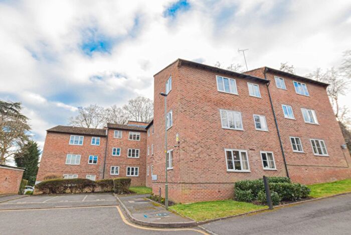 1 Bedroom Flat To Rent In Badgers Copse, Orpington, BR6