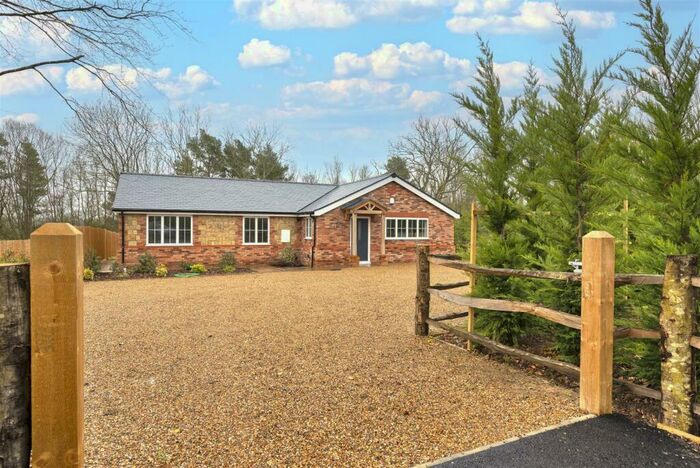 3 Bedroom Bungalow For Sale In Lake View, Ford Lane, Trottiscliffe, ME19