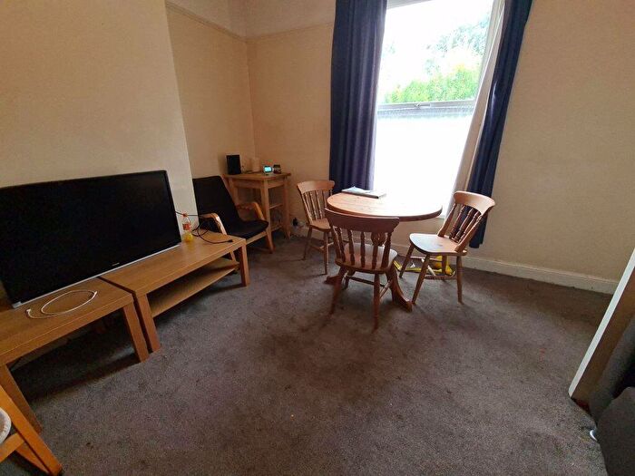 4 Bedroom House To Rent In Victoria Road, Leeds, LS6