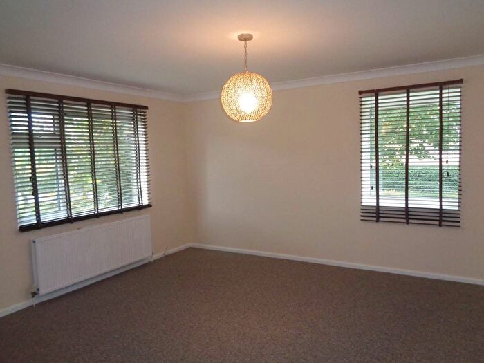 2 Bedroom Flat To Rent In Helen Close, Cambridge, CB5