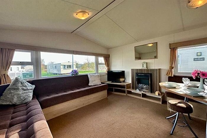 3 Bedroom Park Home For Sale In Sleaford Road, Tattershall, Lincoln, LN4