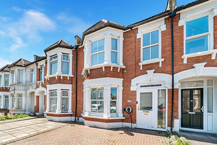 4 Bedroom Terraced House For Sale In Holmwood Road, Ilford, IG3
