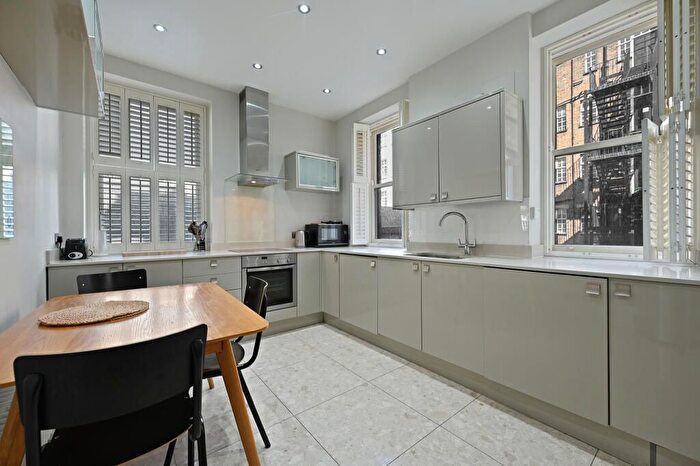 3 Bedroom Flat To Rent In Devonshire Street, London, W1G