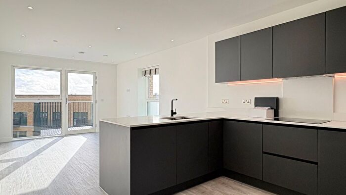 2 Bedroom Flat To Rent In Pavana Square, Brentford, TW8