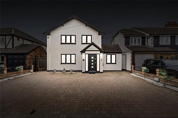 3 Bedroom Detached House For Sale In Park Farm Cottages, Upminster, RM14