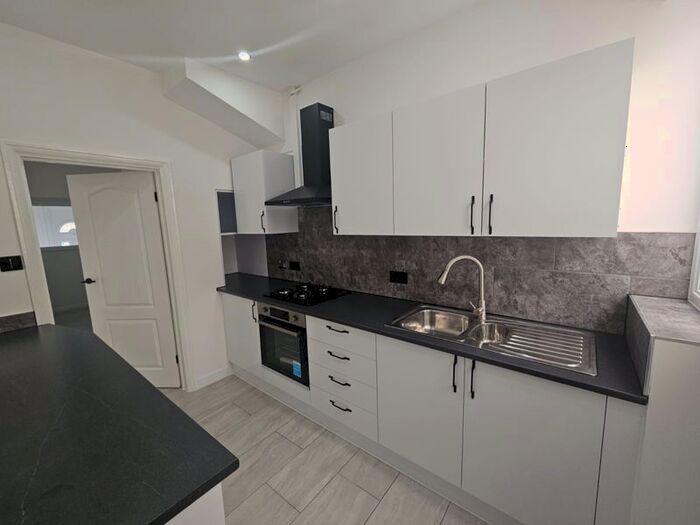 3 Bedroom End Of Terrace House To Rent In Gantshill Crescent, Ilford, IG2