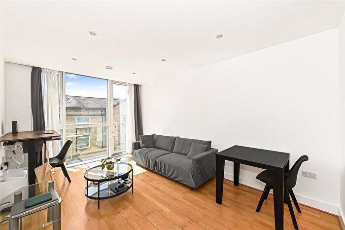 1 Bedroom Flat To Rent In Times Square, Hooper Street, London, E1