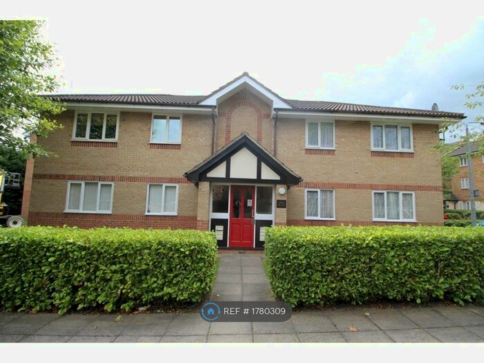 1 Bedroom Flat To Rent In Centre Drive, Epping, CM16