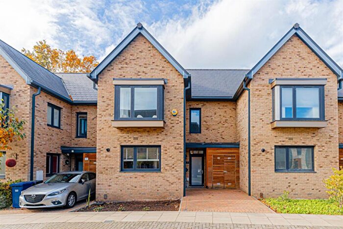 2 Bedroom Terraced House For Sale In Sphinx Way, Barnet, EN5