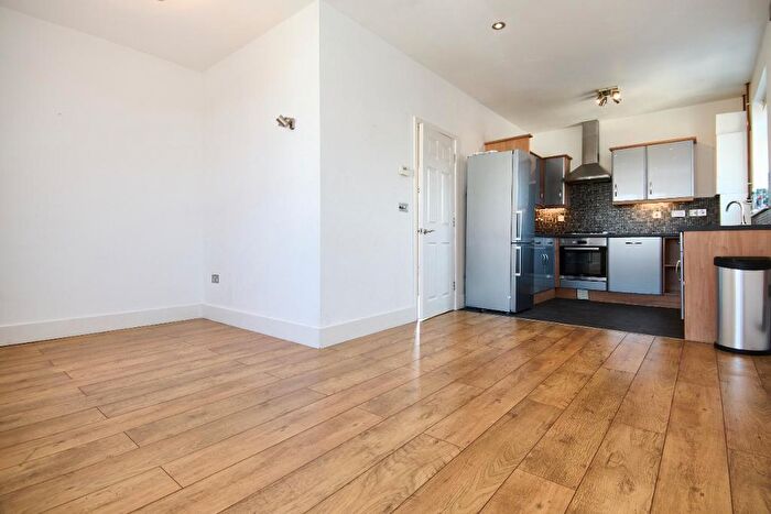 2 Bedroom Flat To Rent In Croomes Hill, Downend, Bristol, BS16