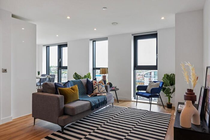 2 Bedroom Flat To Rent In Castle Park View, Castle Street, Bristol, BS2