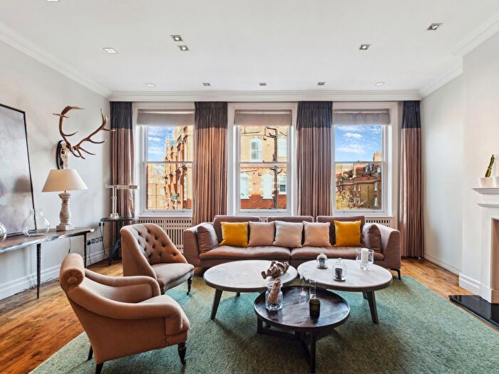 4 Bedroom Flat To Rent In Egerton Gardens, London, SW3