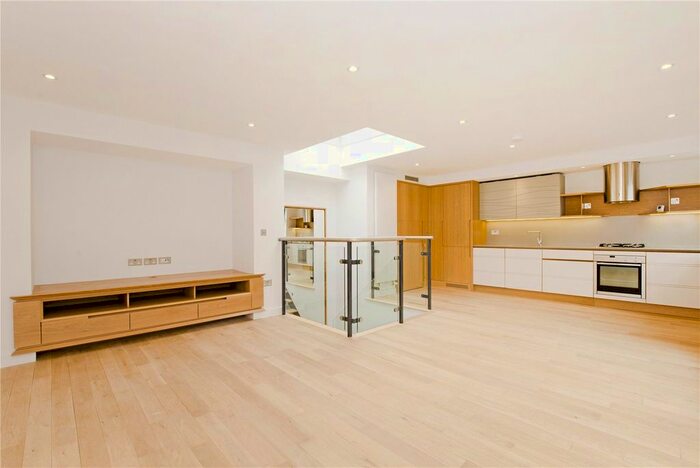 3 Bedroom Property To Rent In Bouton Place, Angel, N1