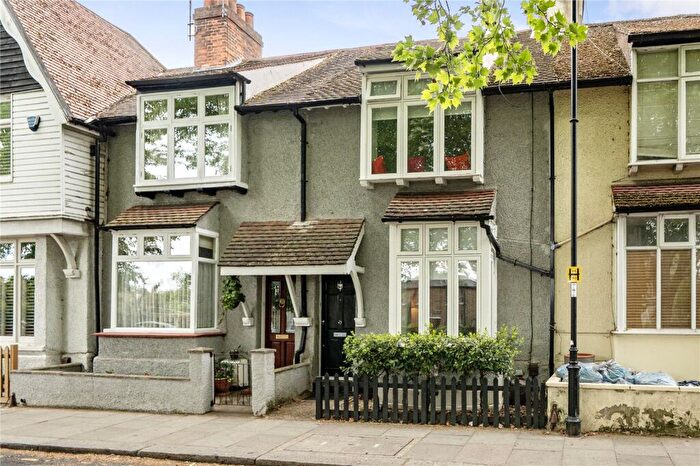 2 Bedroom House For Sale In Chase Side, Enfield, EN2