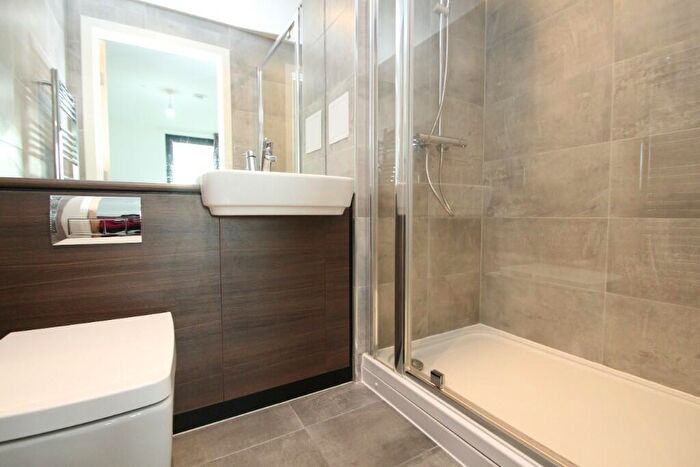2 Bedroom Apartment To Rent In Sutton Plaza, Sutton, Surrey, SM1