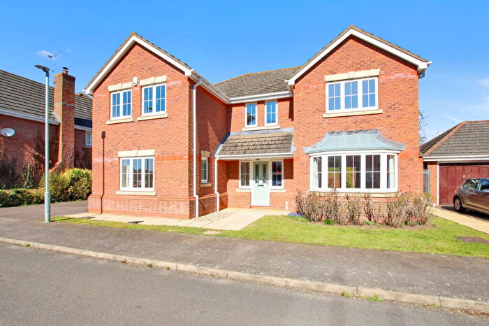 5 Bedroom Detached House For Sale In Pagnell Court, Wootton, NN4