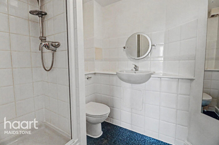 2 Bedroom Apartment For Sale In Coral Park, Maidstone, ME14