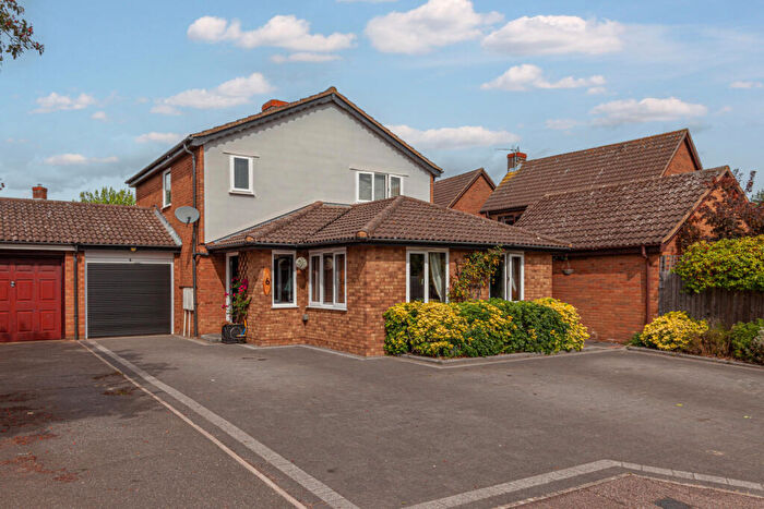 4 Bedroom Link Detached House For Sale In The Grove, Martlesham Heath, IP5