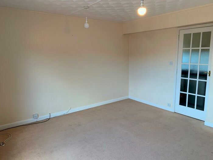 1 Bedroom Flat To Rent In Thackeray Court, Portswood, SO17