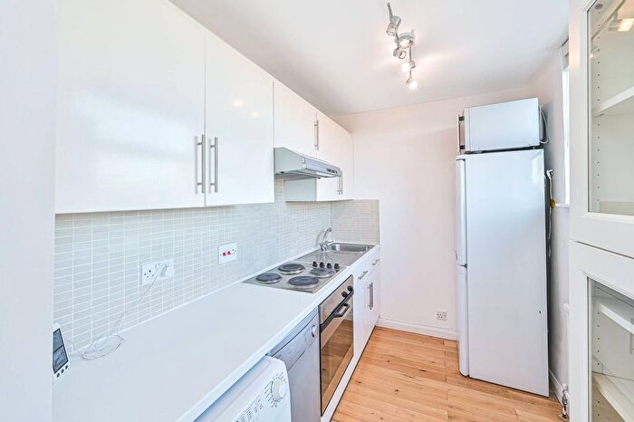 2 Bedroom Flat For Sale In Haverstock Hill, Hampstead, London, NW3