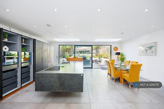 3 Bedroom Detached House To Rent In Charmouth Road, St. Albans, AL1